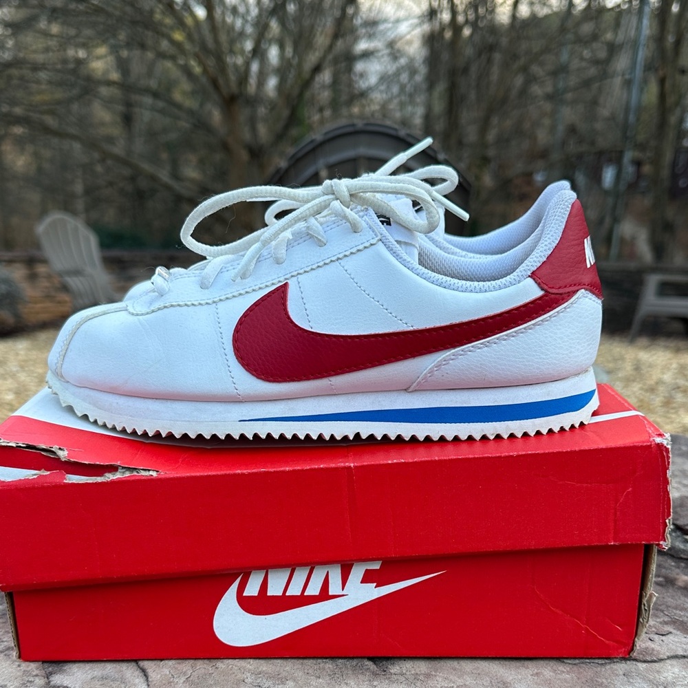 Nike White and Red Cortez Sneakers Boys Size 6 - Picture 1 of 5
